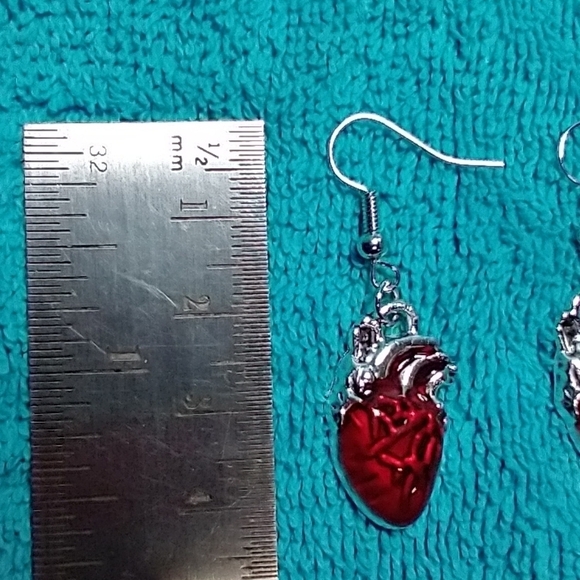 Silvertone intricate red human heart wire earrings love - Picture 2 of 3